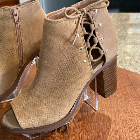 Nine West Madcool Peep Tie Lace Up Suede Boots. 3” wood block heel. Sexy 😍 GUC! - Picture 1 of 12